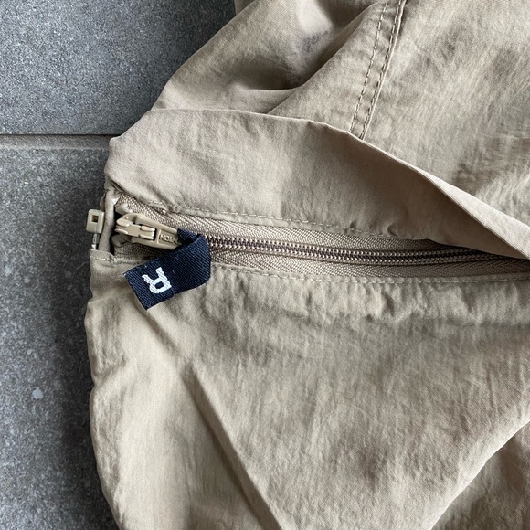 North Face Convertible Hiking Pants, khaki color, size medium - Picture 4 of 5